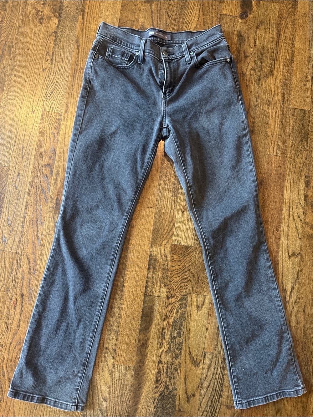 Levi's Straight-Leg Women’s Jeans in Charcoal Gray